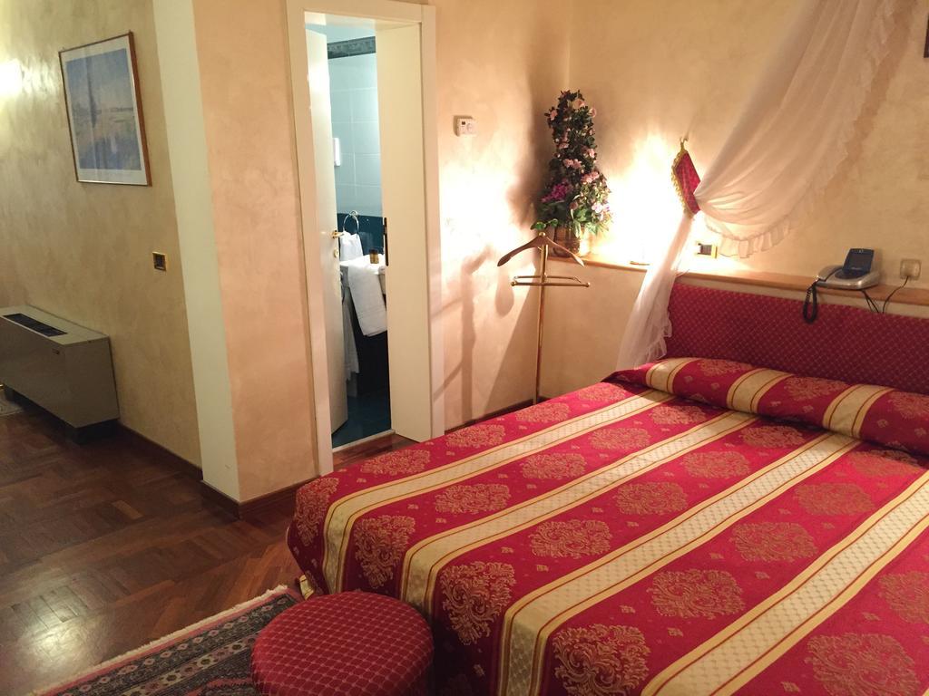 Oscar E Amorina Montegiorgio Habitación foto