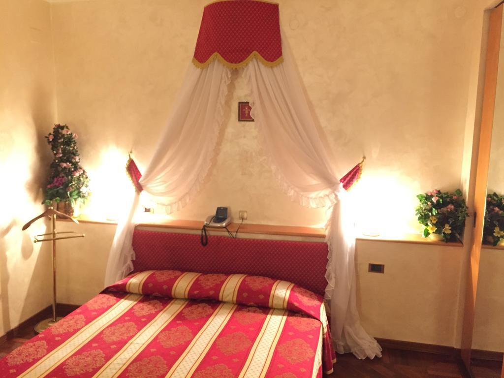 Oscar E Amorina Montegiorgio Habitación foto