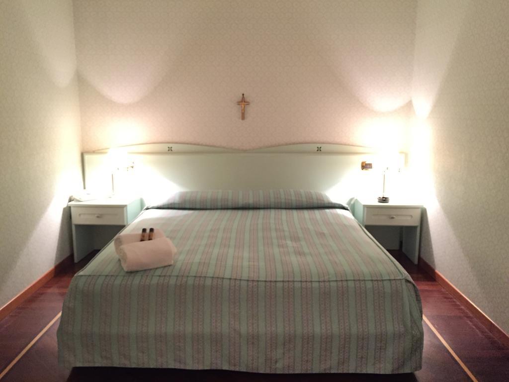 Oscar E Amorina Montegiorgio Habitación foto