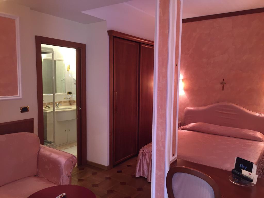 Oscar E Amorina Montegiorgio Habitación foto