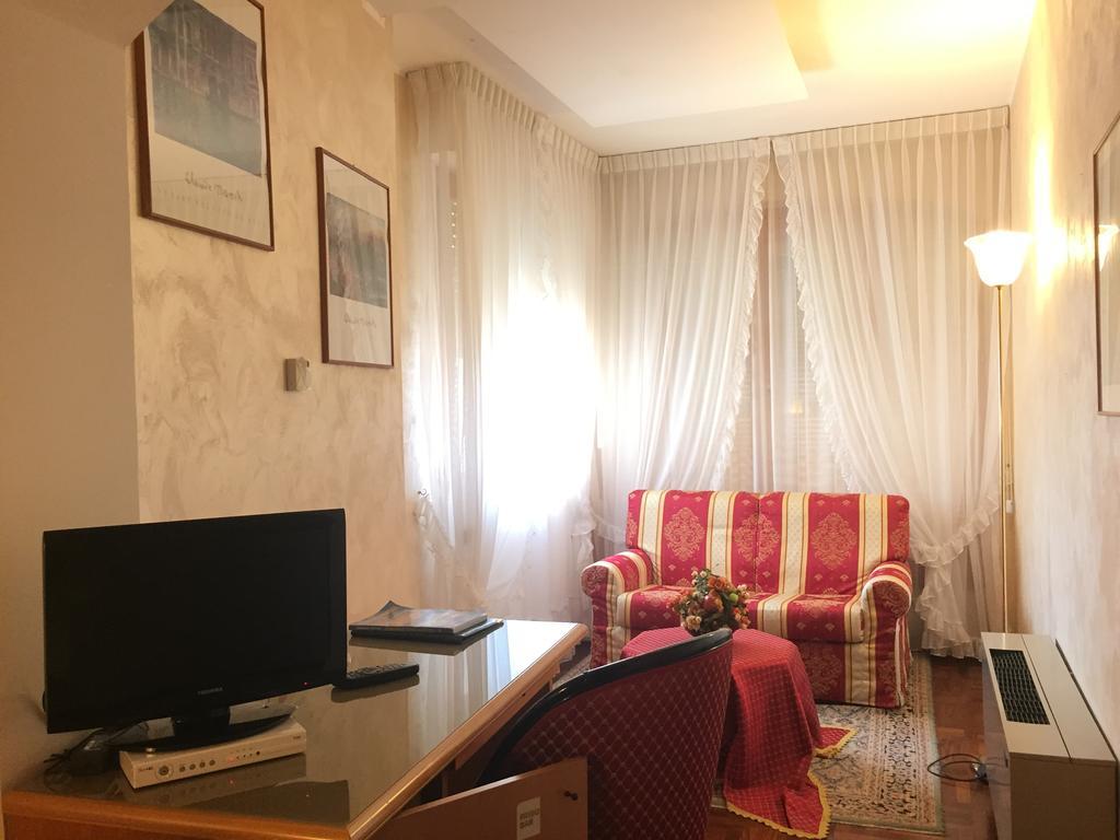 Oscar E Amorina Montegiorgio Habitación foto